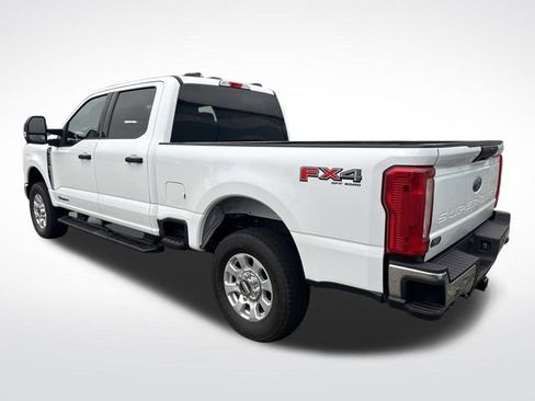 Used 2024 Ford F250 XLT w/ FX4 Off-Road Package image 3