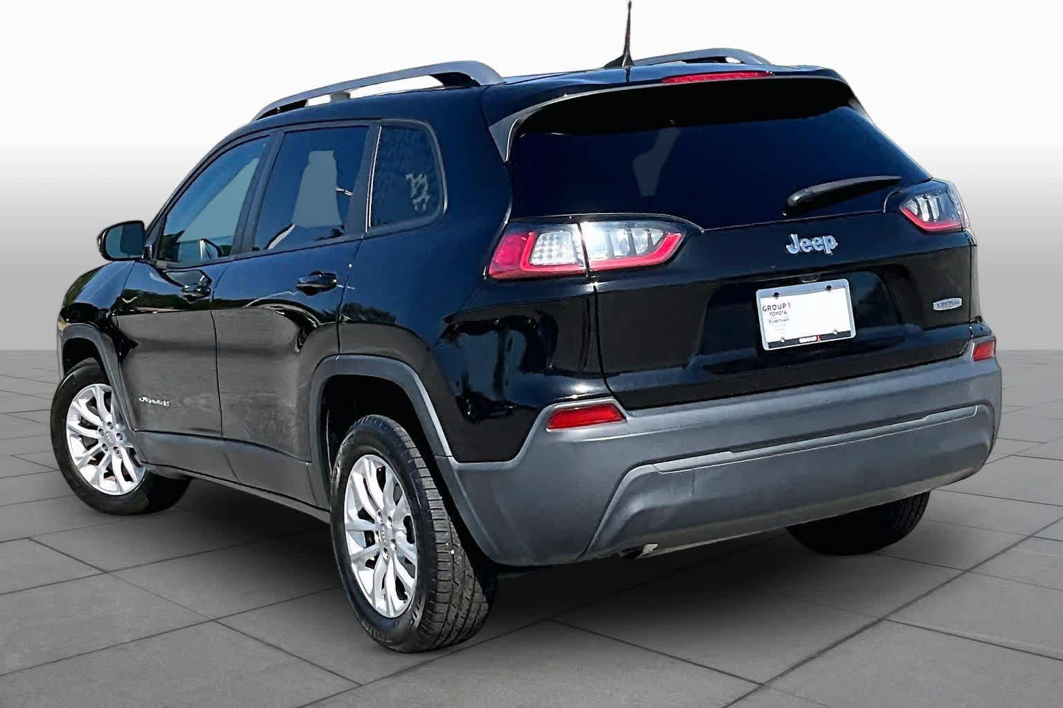 Used 2021 Jeep Cherokee Latitude FWD image 11