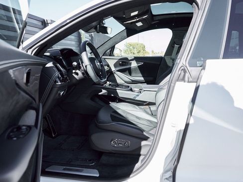 Used 2025 Aston Martin DBX 707 image 45