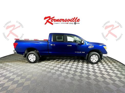 Used 2017 Nissan Titan SV image 8