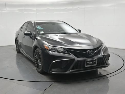 Used 2021 Toyota Camry SE w/ Convenience Package FWD image 33