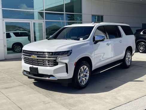 Used 2023 Chevrolet Suburban Premier image 2