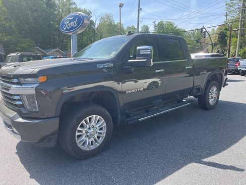Used 2022 Chevrolet Silverado 2500 High Country w/ Safety Package II image 3