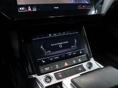 Used 2022 Audi e-tron Premium w/ Convenience Plus Package image 23