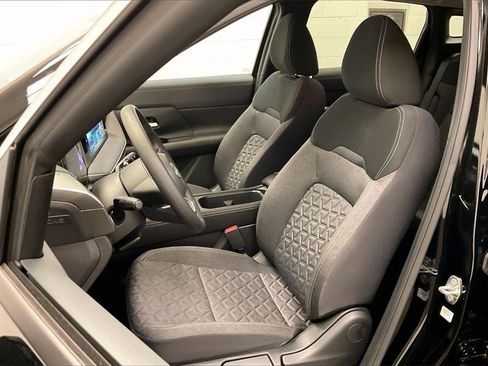 Certified 2025 Nissan Kicks SV image 17