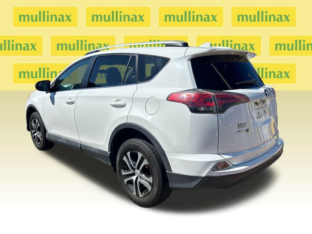 Used 2016 Toyota RAV4 LE FWD image 3