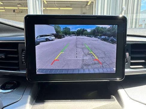 Used 2022 Ford Explorer XLT w/ Equipment Group 202A AWD/4WD image 24