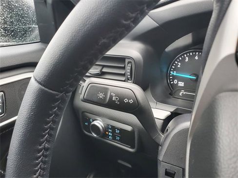 Used 2023 Ford Explorer XLT image 15