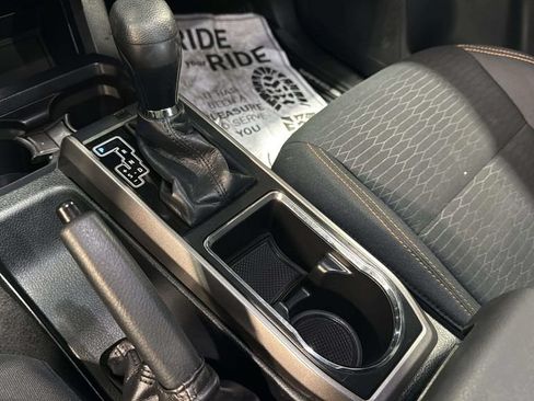 Used 2019 Toyota Tacoma SR5 AWD/4WD image 29