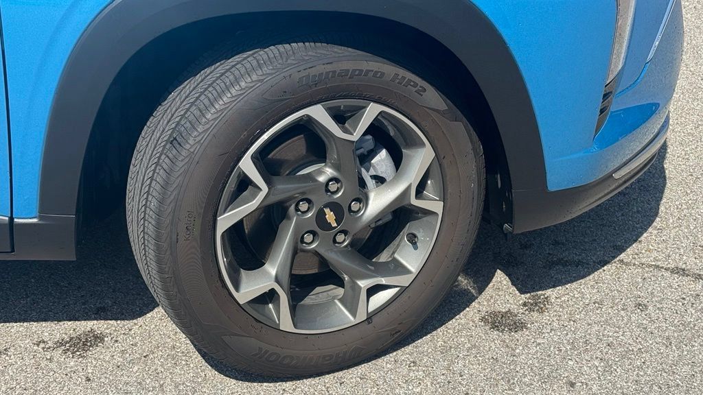 Used 2026 Chevrolet Trax LT w/ LT Convenience Package FWD image 5