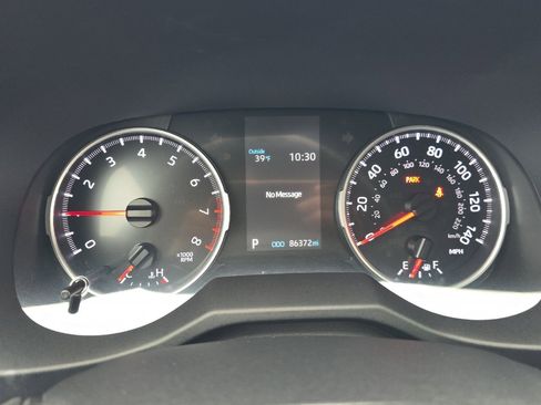 Used 2022 Toyota RAV4 LE image 22