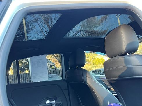 Used 2021 Mercedes-Benz GLA 250 4MATIC w/ Premium Package image 17