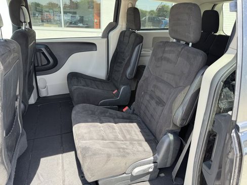 Used 2016 Dodge Grand Caravan SXT FWD image 13