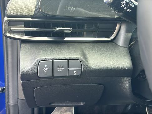 Used 2025 Hyundai Elantra SEL FWD image 15
