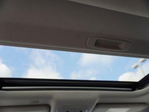 Used 2022 Toyota Highlander XLE image 16