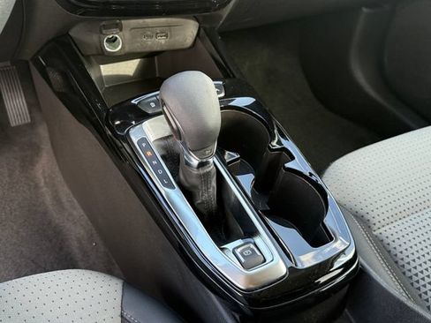 Used 2025 Chevrolet Trax LT FWD image 22