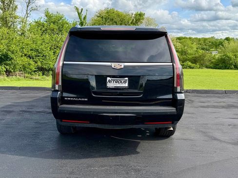Used 2017 Cadillac Escalade Platinum AWD/4WD image 4