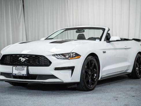 Used 2020 Ford Mustang Premium image 3
