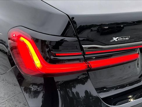 Used 2020 BMW 745e xDrive image 27