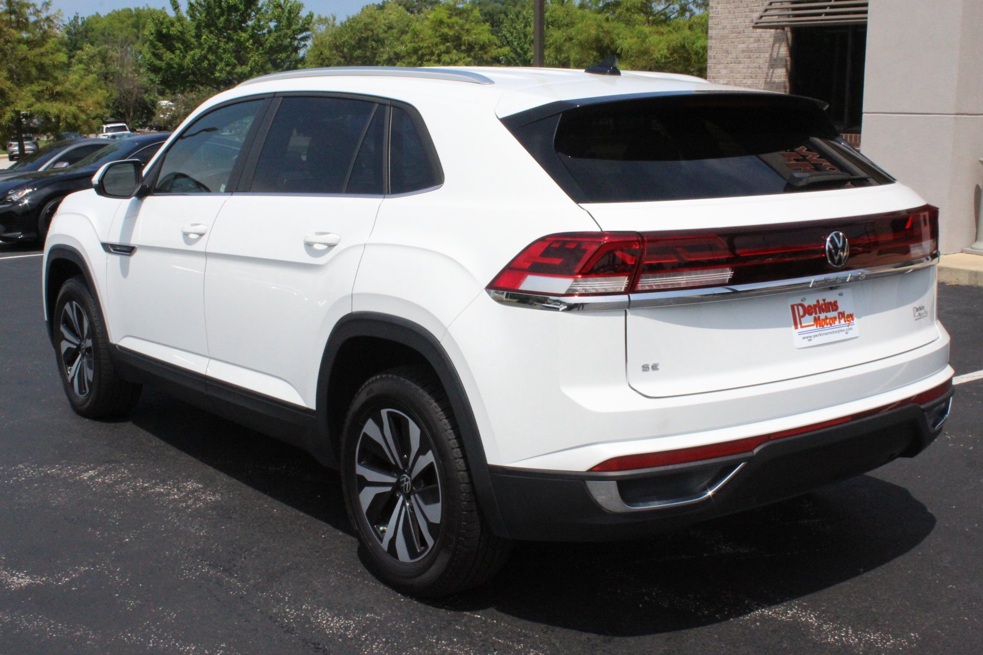 Used 2024 Volkswagen Atlas Cross Sport SE FWD image 8