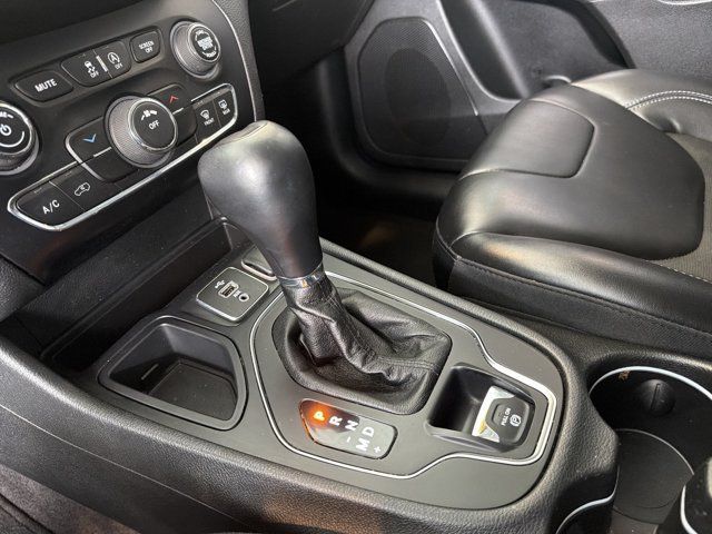 Used 2019 Jeep Cherokee Latitude Plus FWD image 26
