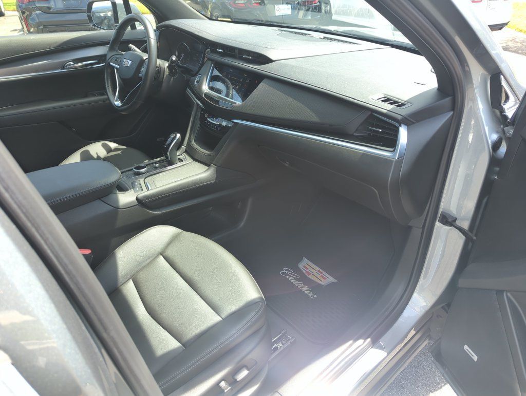 Used 2024 Cadillac XT6 Luxury AWD/4WD image 36