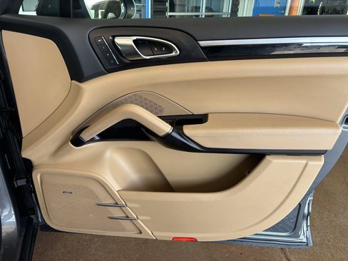 Used 2018 Porsche Cayenne S w/ Premium Package Plus AWD/4WD image 20