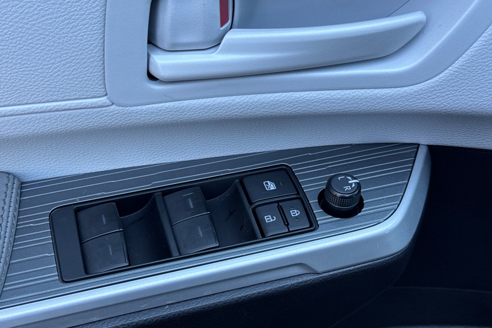 Certified 2026 Toyota Sienna LE FWD image 15