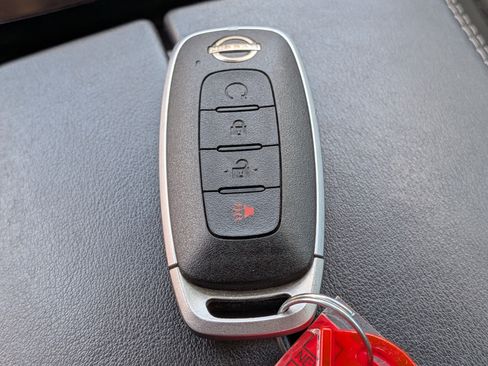 Used 2023 Nissan Rogue SV FWD image 33