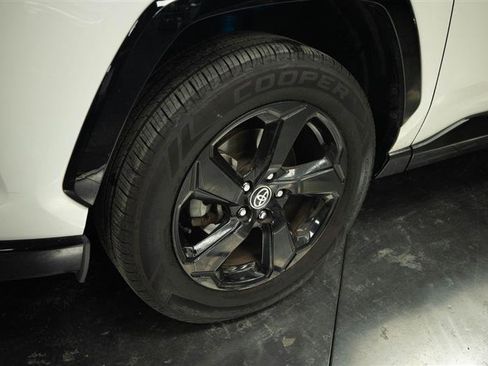 Used 2020 Toyota RAV4 XSE AWD/4WD image 4