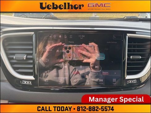 Used 2024 Chrysler Pacifica Touring-L image 33