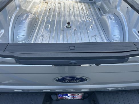 Used 2018 Ford F350 Lariat w/ Lariat Value Package AWD/4WD image 5