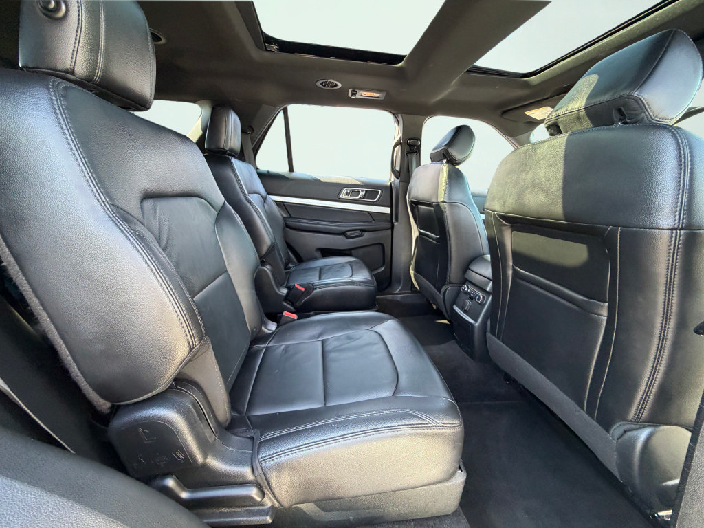 Used 2017 Ford Explorer XLT w/ Equipment Group 202A FWD image 45