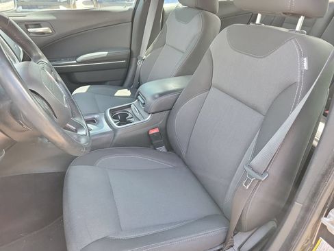 Used 2016 Dodge Charger SE RWD image 11