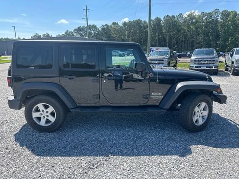 Used 2017 Jeep Wrangler Unlimited Sport w/ Quick Order Package 24S AWD/4WD image 3