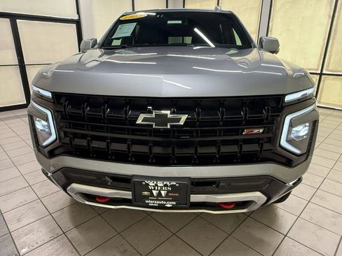 Certified 2025 Chevrolet Suburban Z71 AWD/4WD image 11