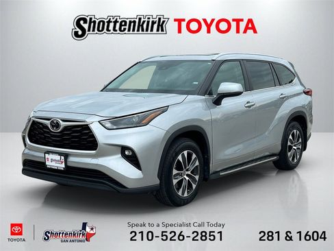 Used 2023 Toyota Highlander XLE image 1
