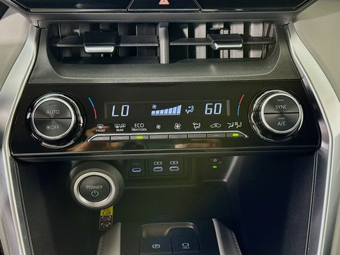 Certified 2024 Toyota Venza LE AWD/4WD image 13