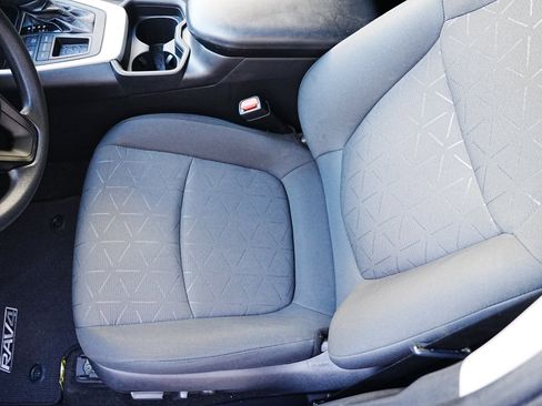 Used 2021 Toyota RAV4 XLE image 9