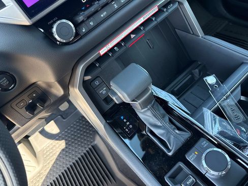 New 2026 Toyota Tundra Limited AWD/4WD image 23