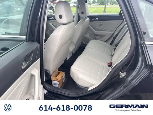 Used 2023 Volkswagen Jetta SE w/ Panoramic Sunroof Package FWD image 16