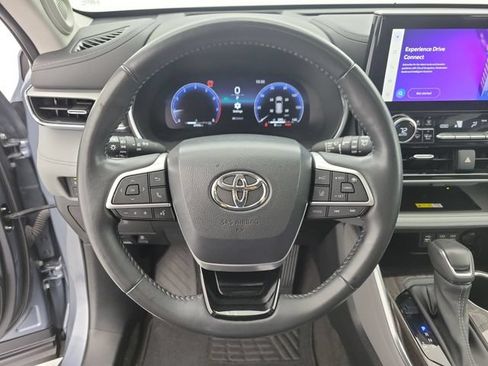 Used 2023 Toyota Highlander Platinum FWD image 24