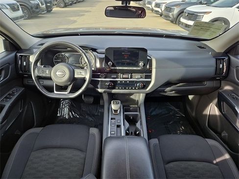 Certified 2024 Nissan Pathfinder SV image 12