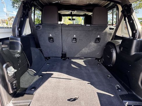 Used 2023 Jeep Wrangler Unlimited Rubicon w/ Xtreme 35 Tire Package AWD/4WD image 11