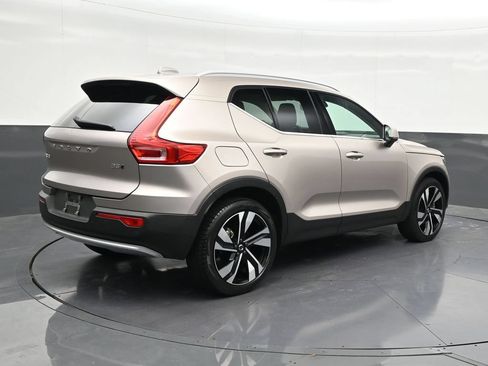 Used 2024 Volvo XC40 B5 Plus AWD/4WD image 6