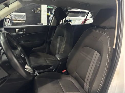 Used 2021 Hyundai Venue SEL FWD image 12