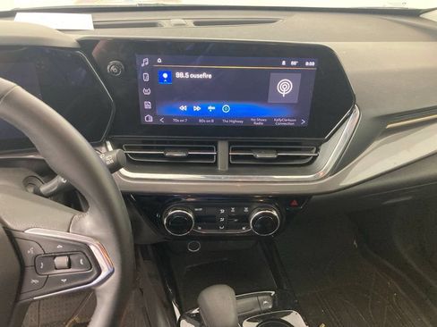 Used 2025 Chevrolet Trax ACTIV w/ Driver Confidence Package FWD image 2