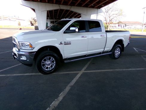 Used 2018 RAM 2500 Laramie w/ Off Road Package AWD/4WD image 2
