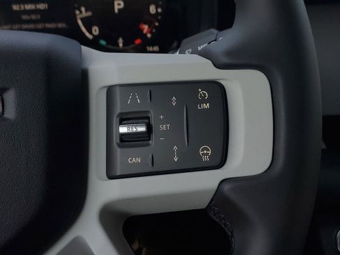 Used 2025 Land Rover Defender 90 S image 20