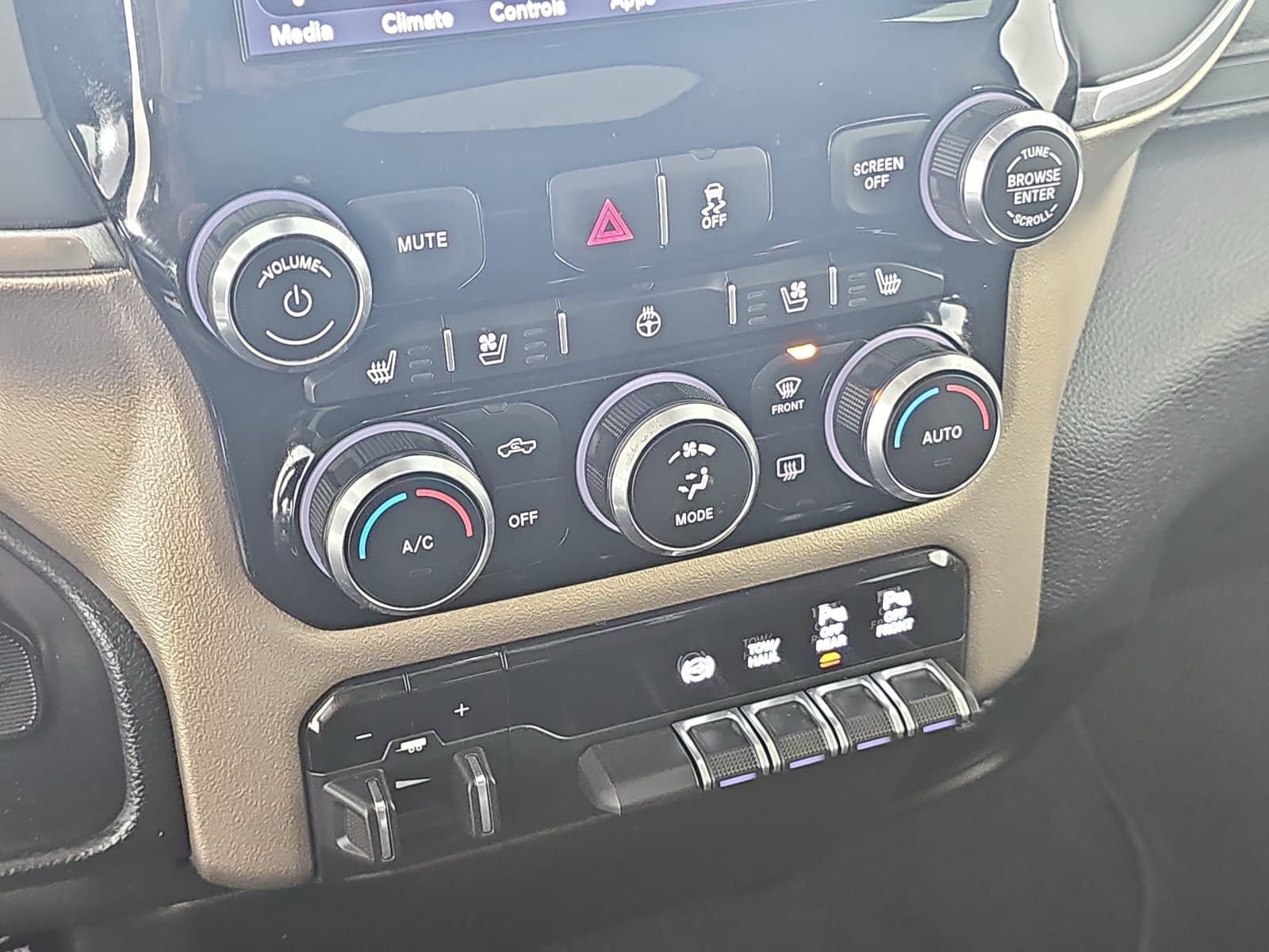 Used 2019 RAM 2500 Laramie AWD/4WD image 18